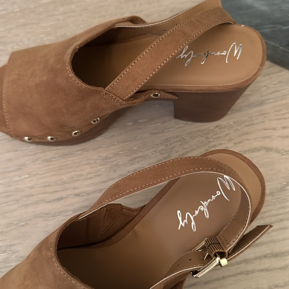 Wonderly - Sandals/Clogs - NWOT - Picture 3 of 12